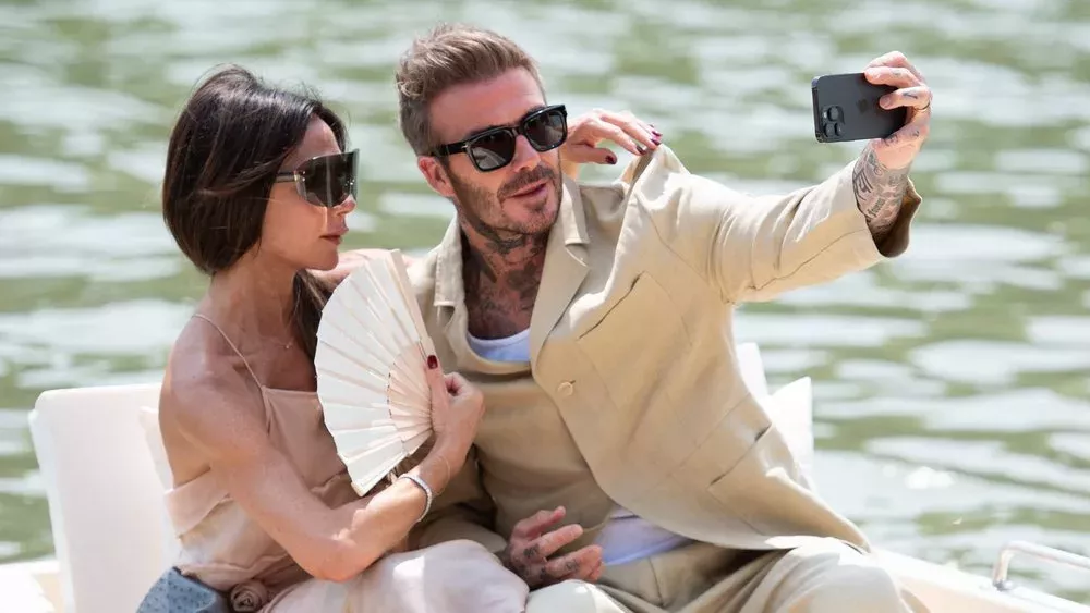 Verletzte Victoria Beckham mit Schiene und High Heel gesichtet