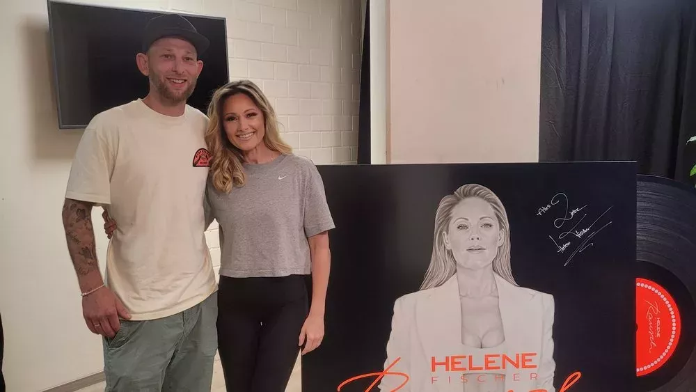 Helene Fischer versteigert signiertes Porträt für den guten Zweck