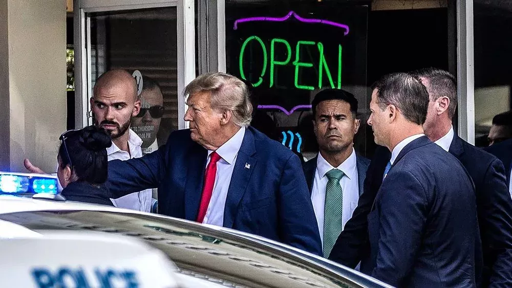 Donald Trump lädt Fans zum Essen ein - und geht ohne zu bezahlen