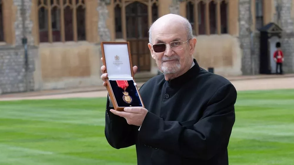 Nach Messerattacke: Salman Rushdie erhält Orden von Prinzessin Anne
