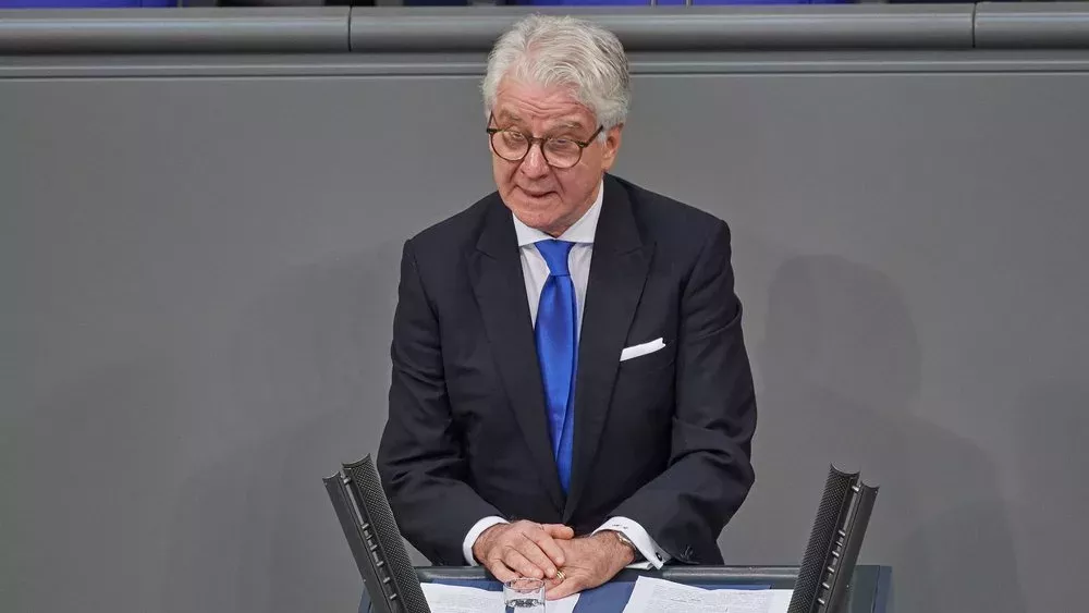 "Sei ein Mensch": Bewegende Rede von Marcel Reif im Bundestag