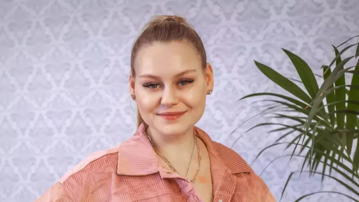 Sarah-Jane Wollny, Die Wollnys, Tinush, Beziehung, Kennenlernen
