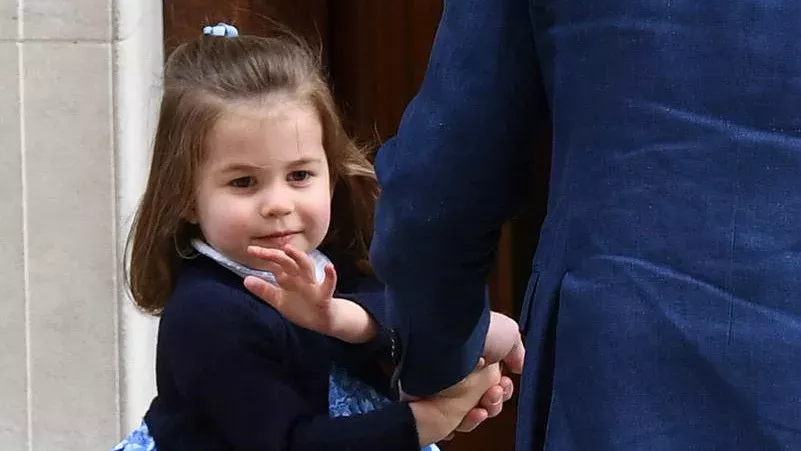Alle schmelzen dahin, als Prinzessin Charlotte sich plötzlich umdreht und zeigt, wer die wahre Thronfolgerin Nummer 1 sein sollte...