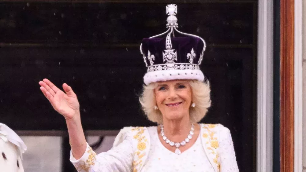 Offiziell Königin Camilla! Palast entfernt "Consort" von der Website