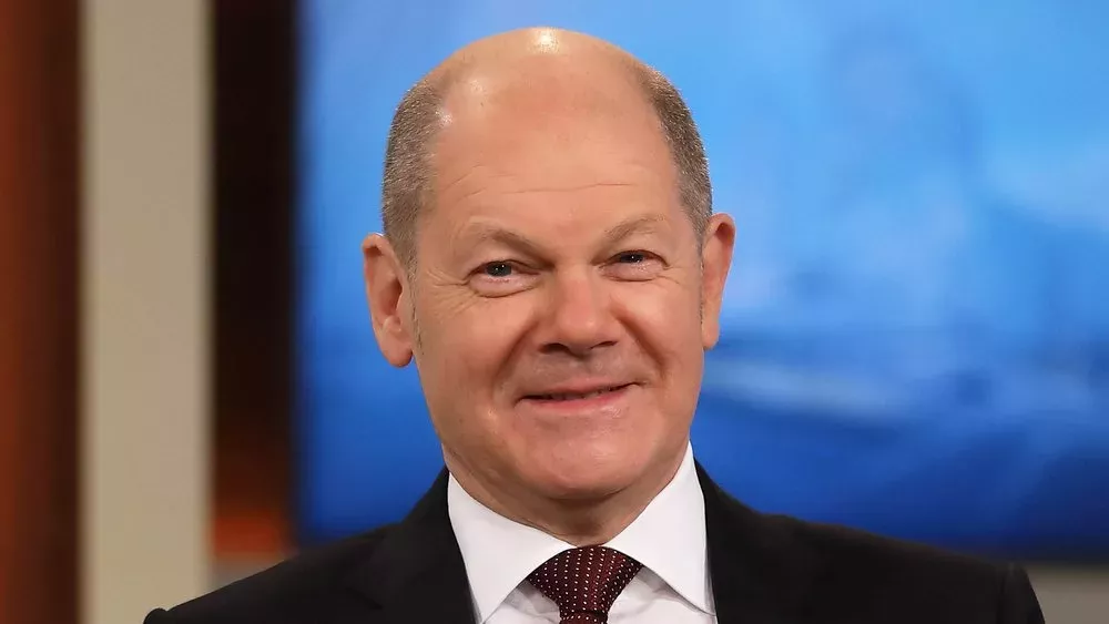 "3nach9": Olaf Scholz kommt zu Judith Rakers und Giovanni di Lorenzo