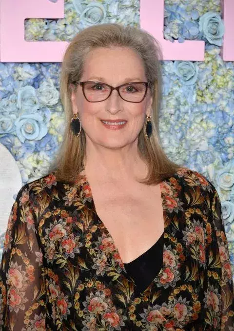 Meryl Streep präsentiert ihre grauen Haare