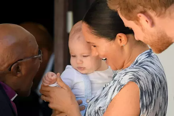 Archie macht den Eindruck eins ziemlich entspannten Babys