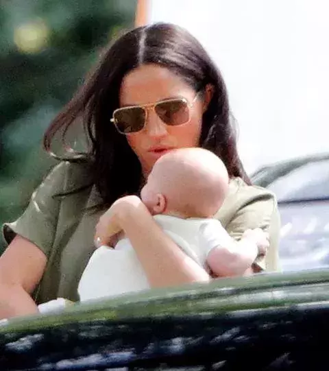 Bei einem Polo-Turnier im Sommer zeigen die Royals Archie ein weiteres Mal der Öffentlichkeit