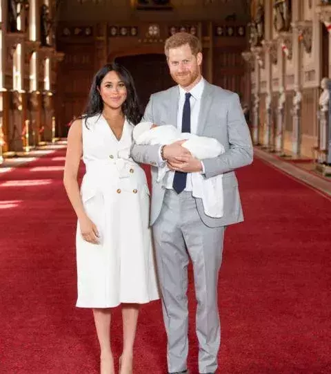 Er ist der Sohn von Meghan Markle und Prinz Harry