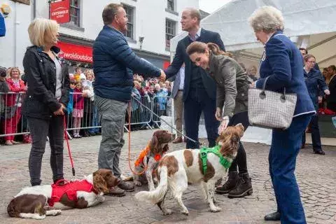 Kate Middleton begrüßt die Bürger @Gettyimages