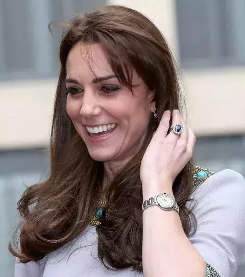 Kate Middleton habe ihrerseits etwa 60 Schmuckstücke,