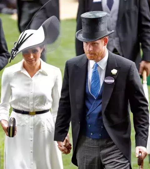 Meghan und Harry geben ihre Beziehung 2016 offiziell bekannt. 