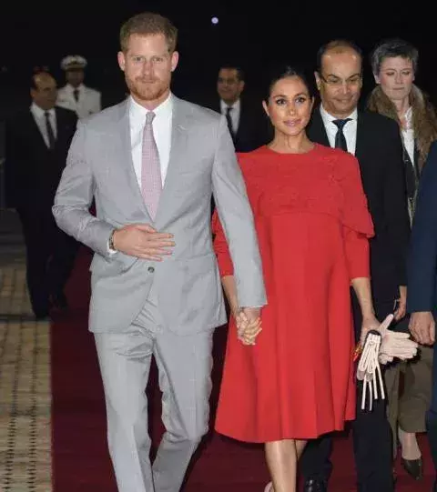 Und zwar: “Was Meghan will, das kriegt sie auch“. 